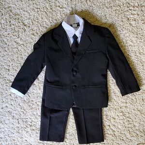5 year old fancy 5 piece suit with vest and tie
